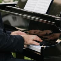 Organist and soprano 