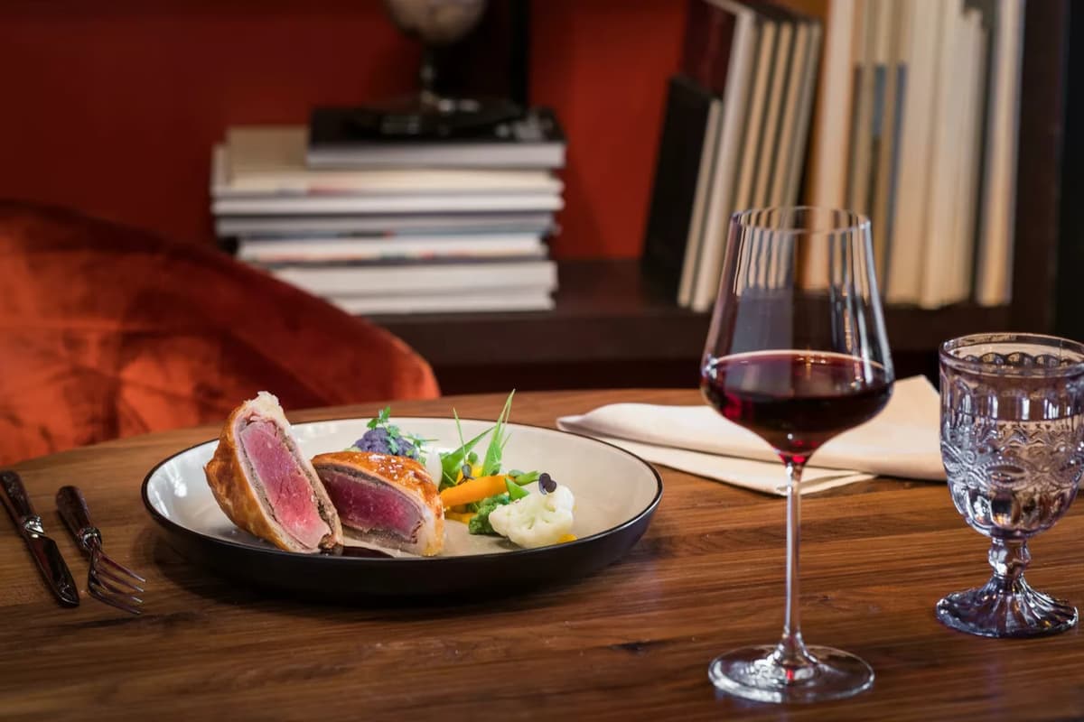 Carlton Restaurant & Bar 2