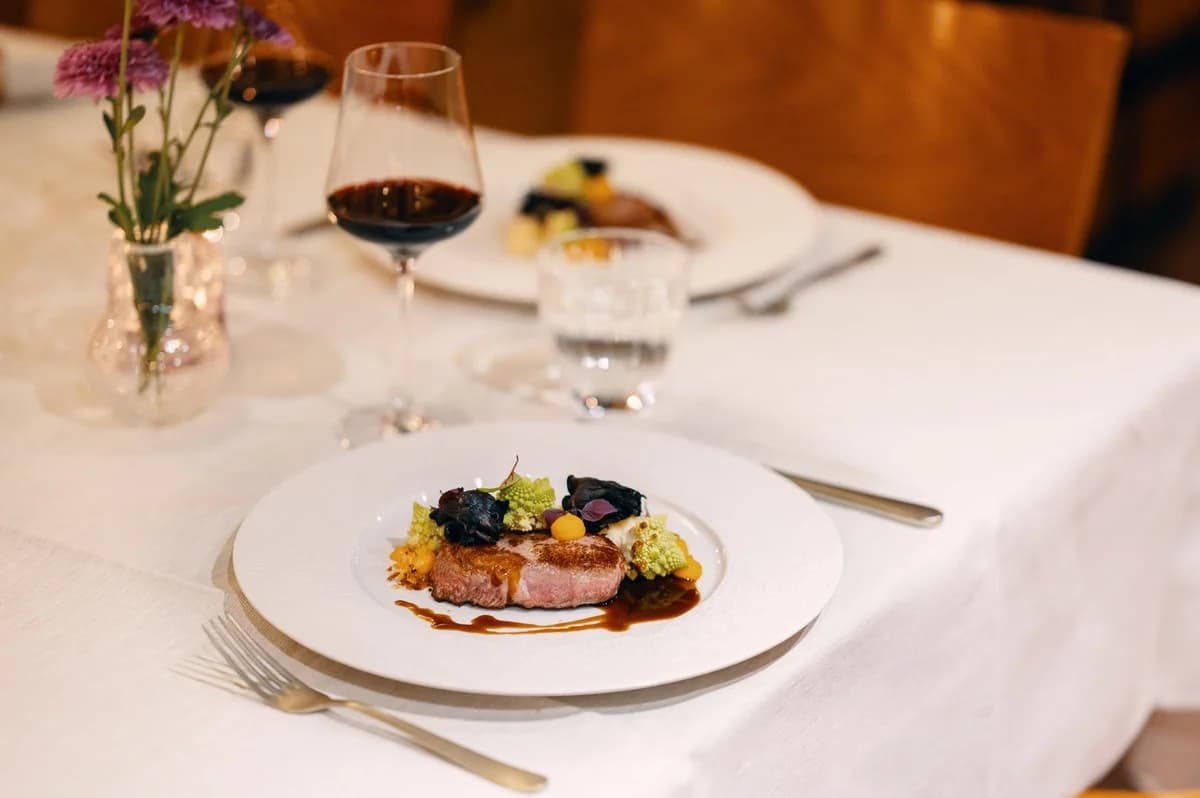 Carlton Restaurant & Bar 4