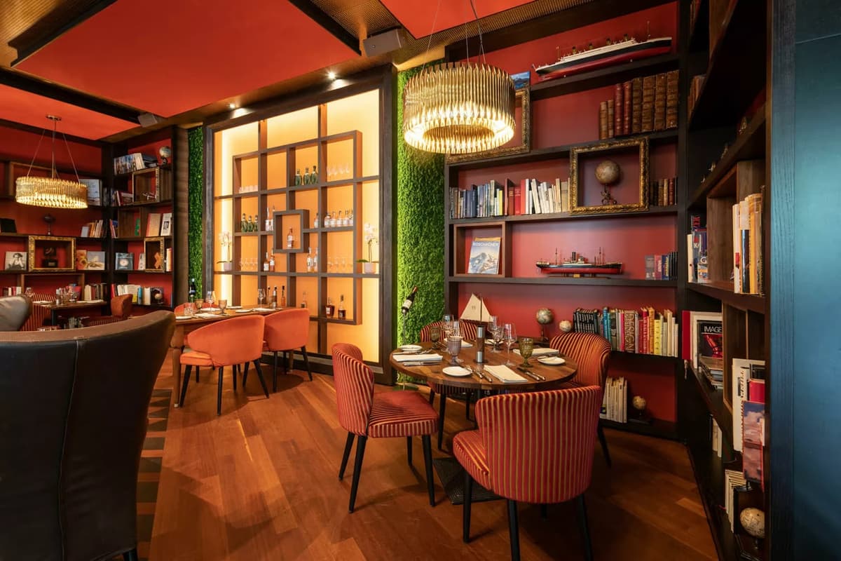 Carlton Restaurant & Bar 7