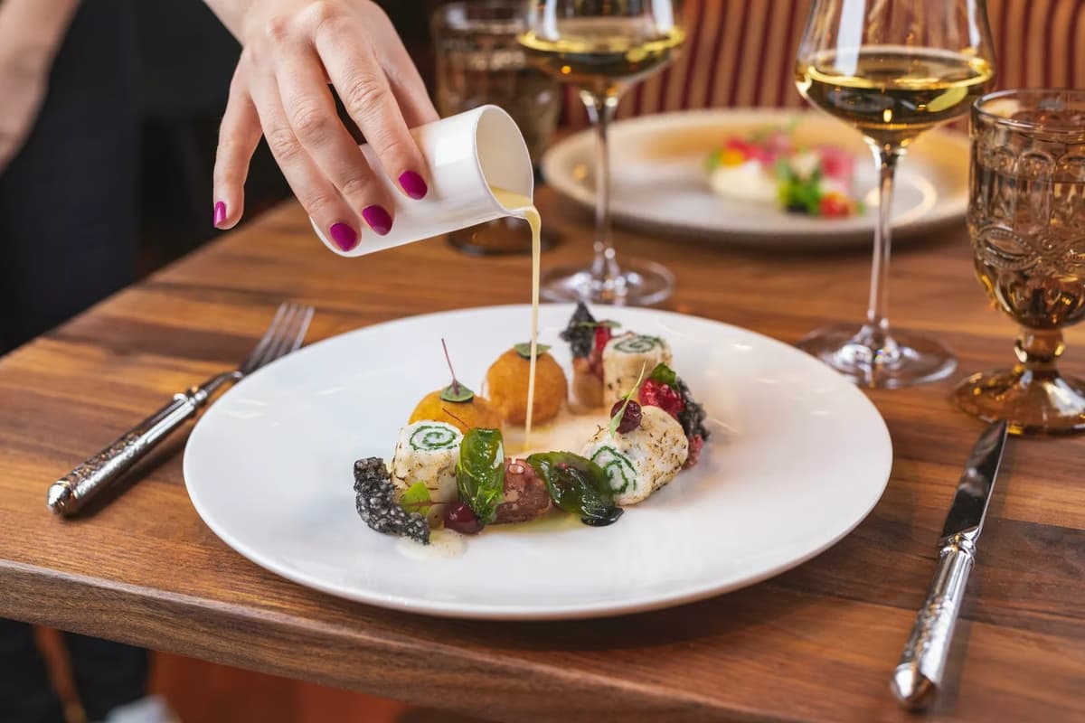Carlton Restaurant & Bar 6