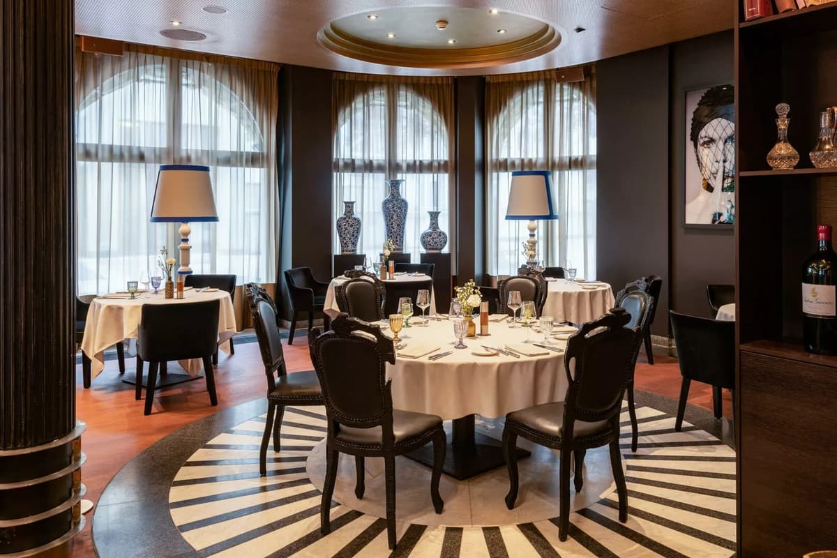 Carlton Restaurant & Bar 5