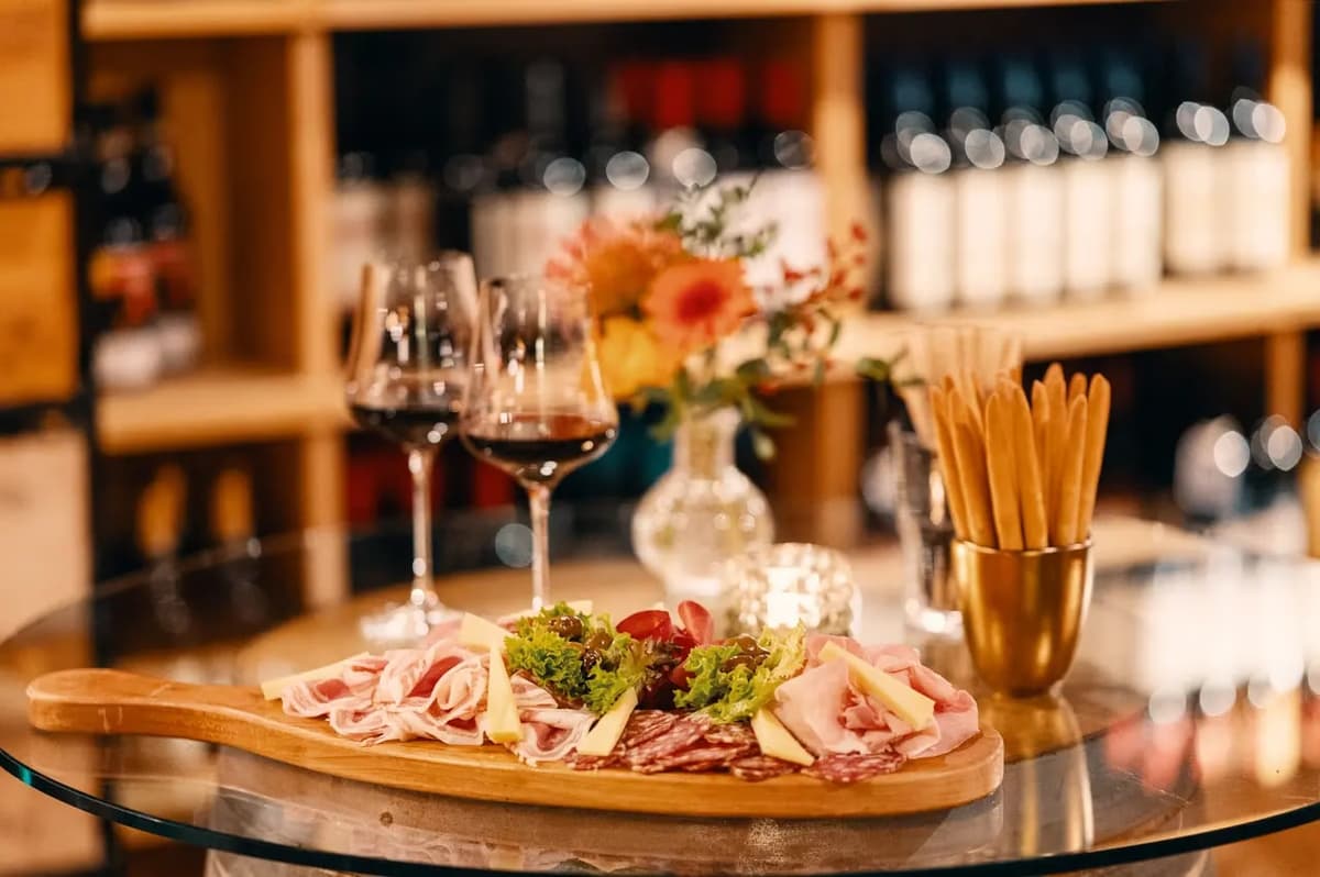 Carlton Restaurant & Bar 10