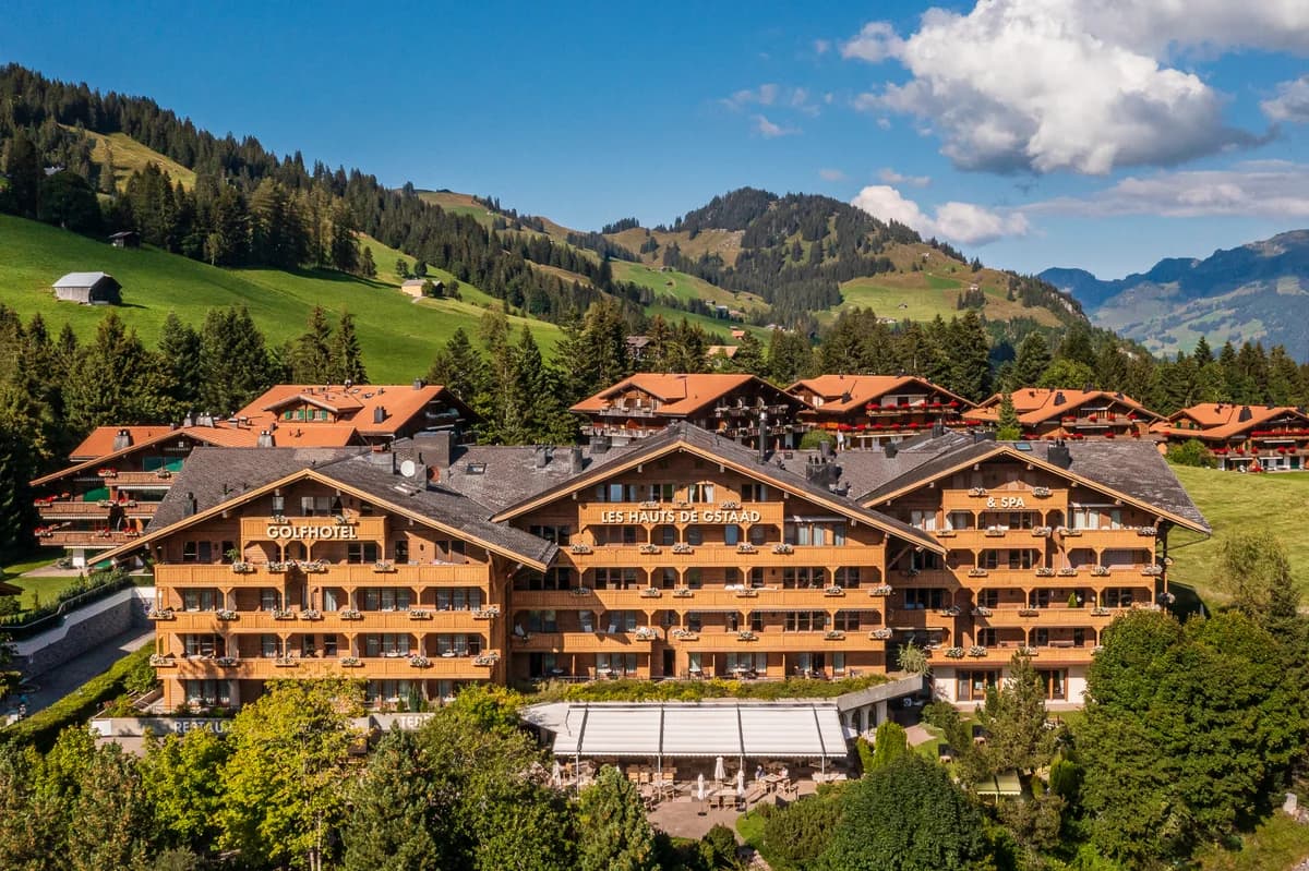 Golfhotel Les Hauts de Gstaad & SPA in Saanenmöser im Sommer