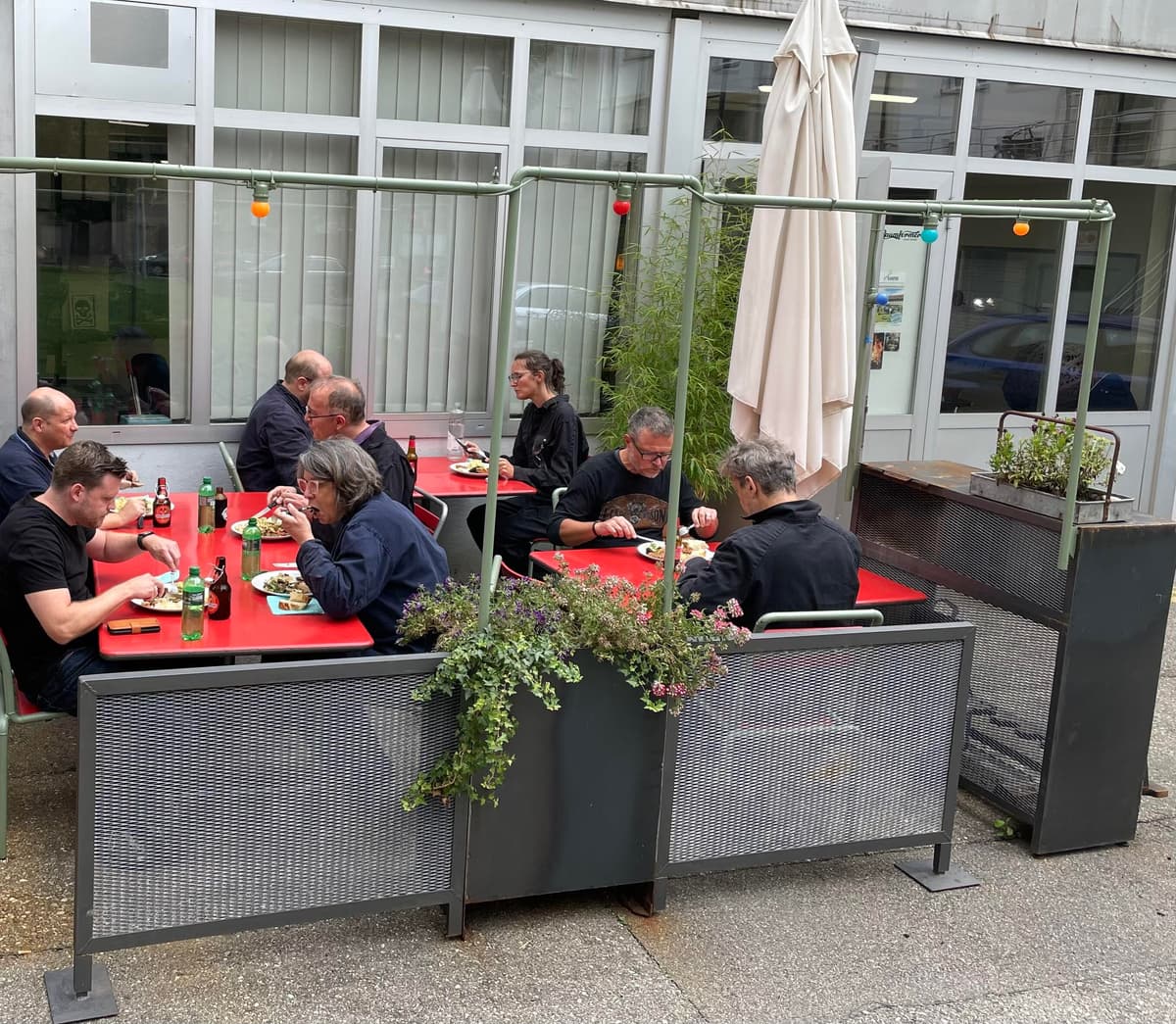 Verpflegung und Ruhepause auch im Aussenbereich bei Raumformer Solothurn