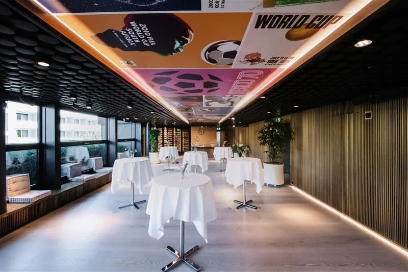 Beispielsetup Cocktailtische bis 100 Personen