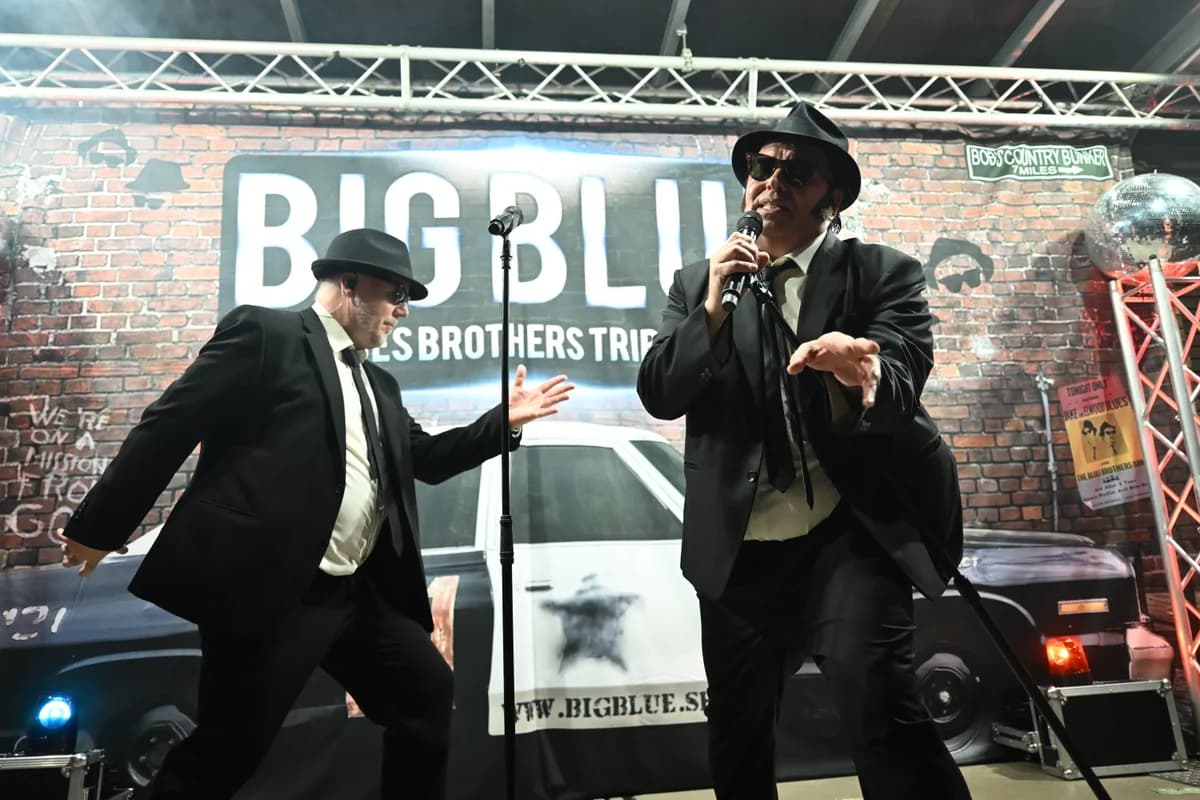 The Blues Brothers Show - Big Blue 13