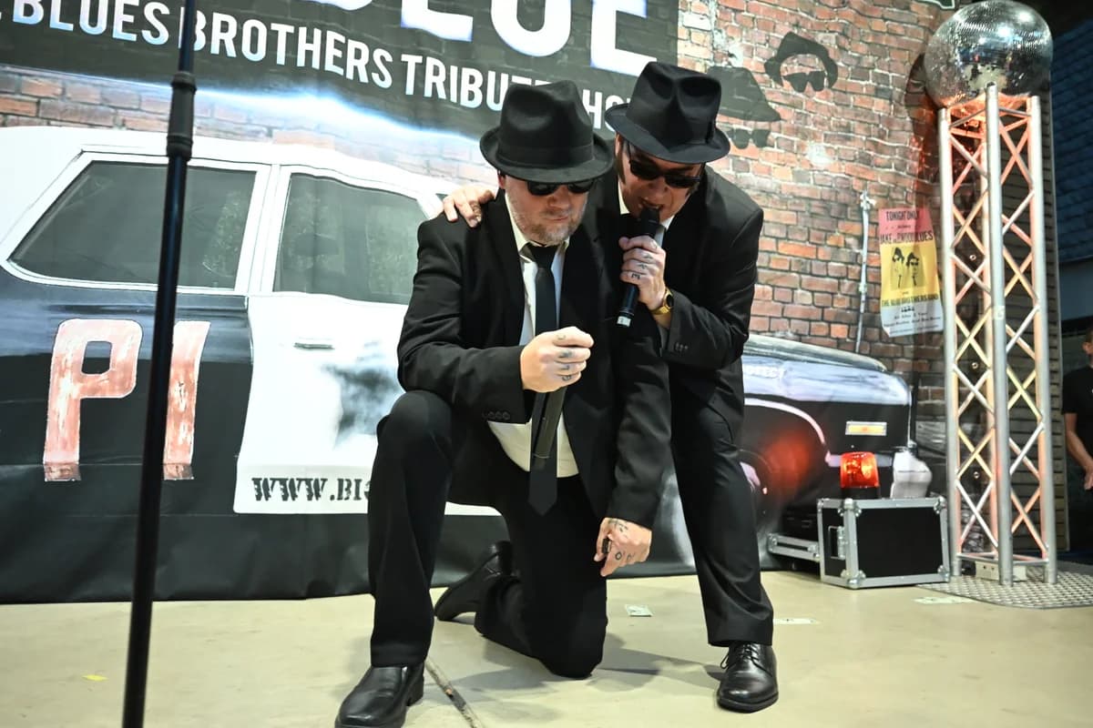 The Blues Brothers Show - Big Blue 14