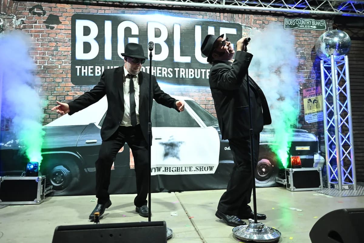 The Blues Brothers Show - Big Blue 16