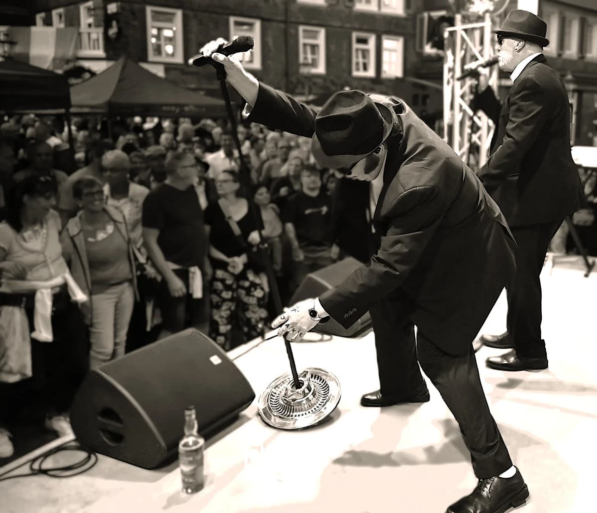 The Blues Brothers Show - Big Blue 6