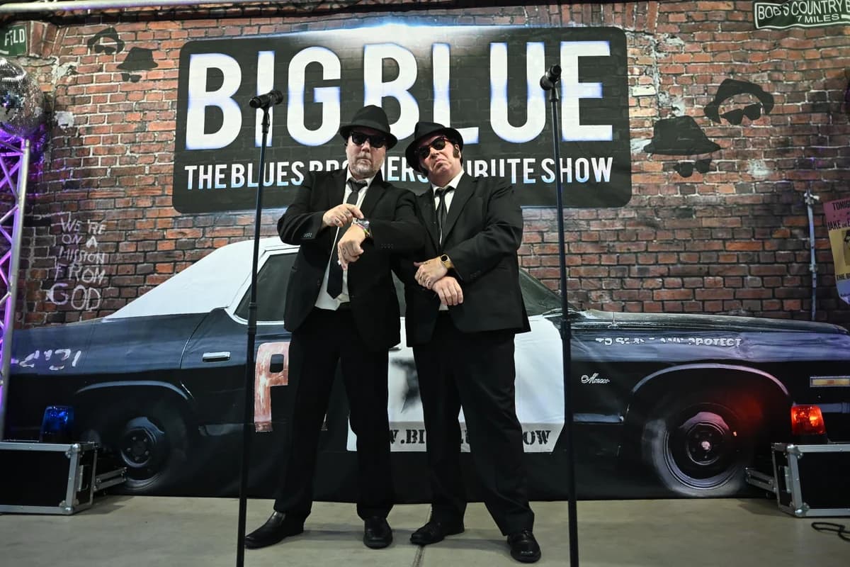 The Blues Brothers Show - Big Blue 12