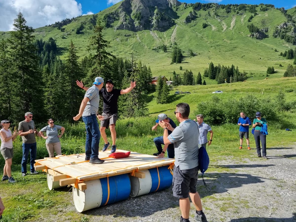 Teambildung und Outdoor Aktivitäten Gstaad