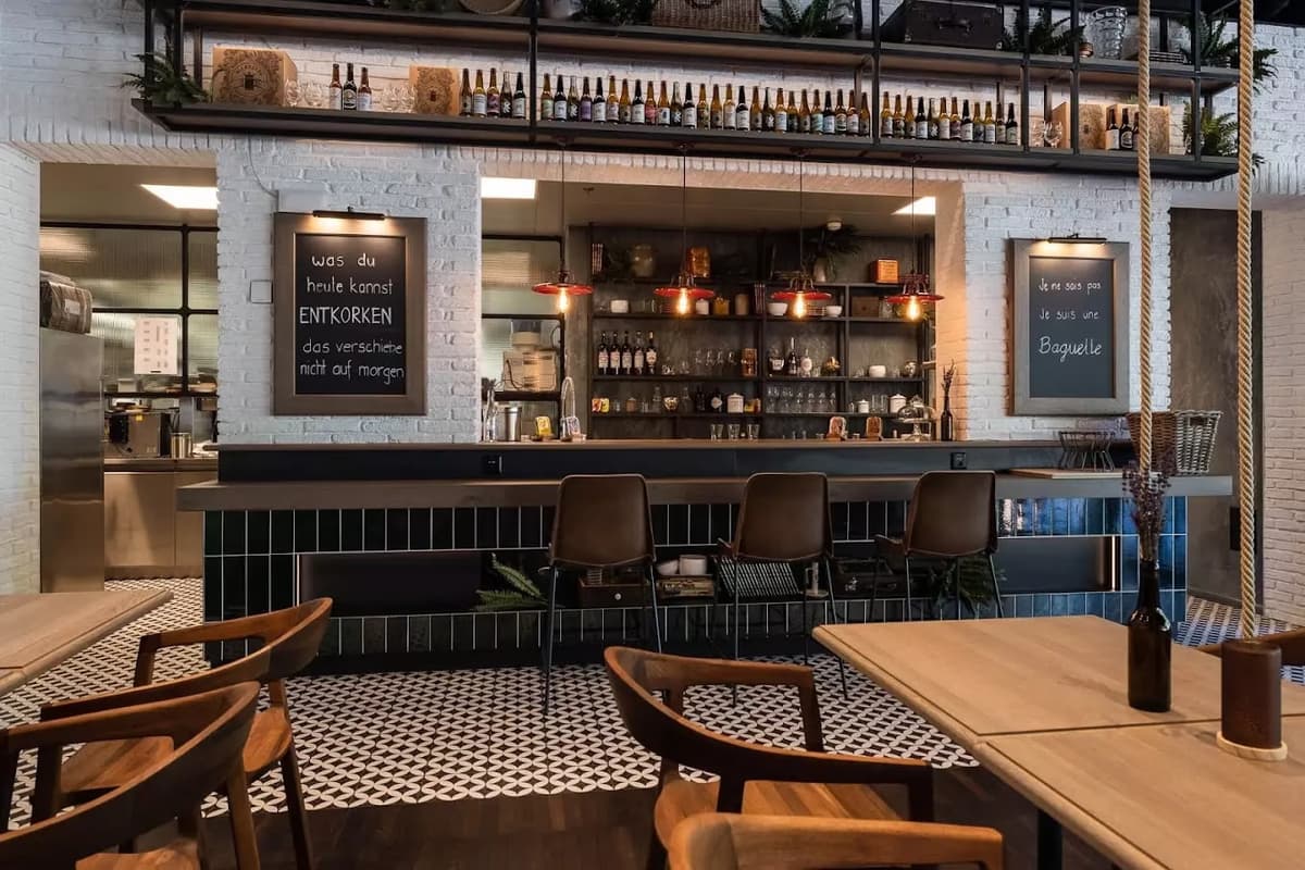 Brasserie & Café Bar 6