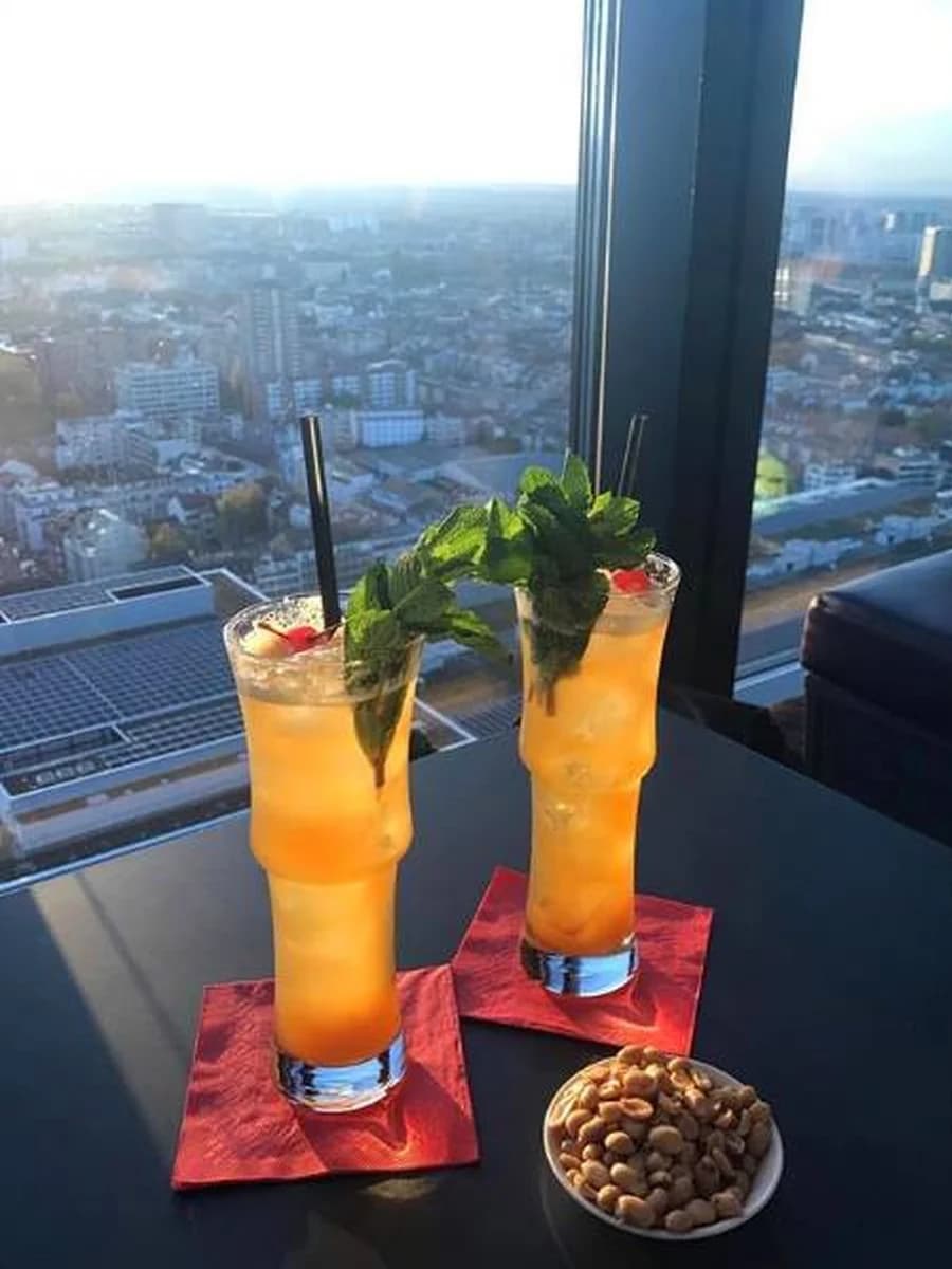 Bar Rouge 18
