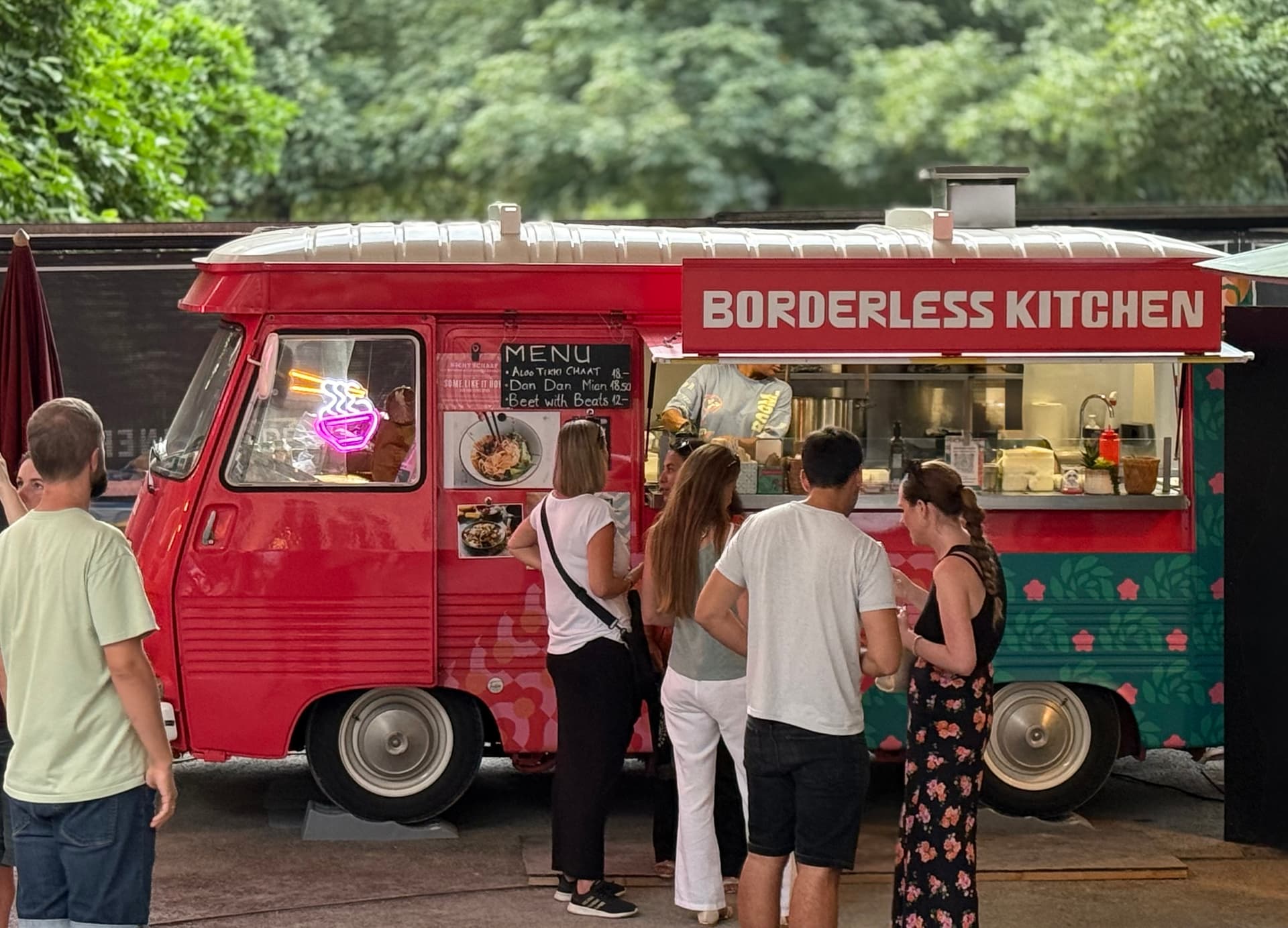 Borderless Kitchen – Preisgekrönter Foodtruck (Firmenfeier, Privatfeier, Hochzeit, Geburtstag)