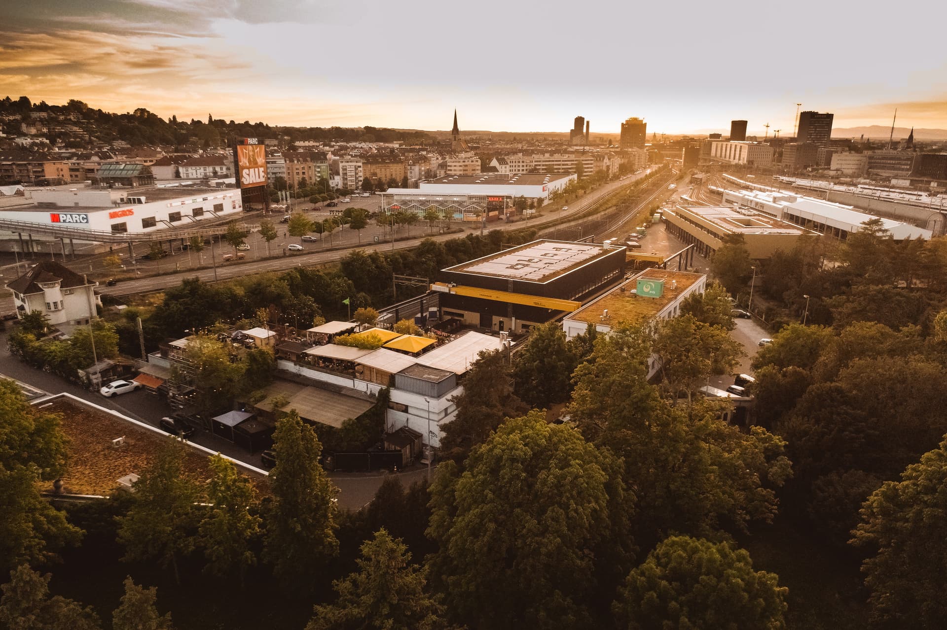 Open-Air-Fussballstimmung auf dem Viertel Dach